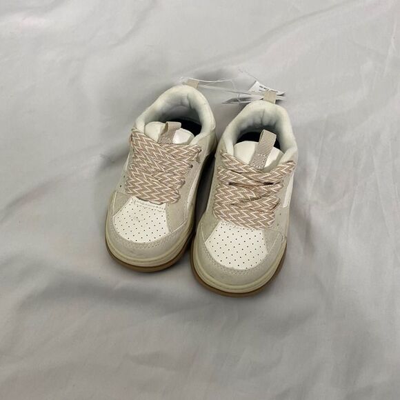 NWT Lot of 3 Pairs Of Oshkosh B'gosh Toddler Shoes Sneaker Sandals Size 6 - Picture 2 of 12